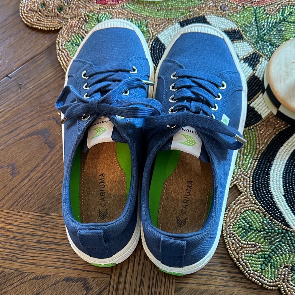Cariuma Navy Canvas Lace-Up Sneakers